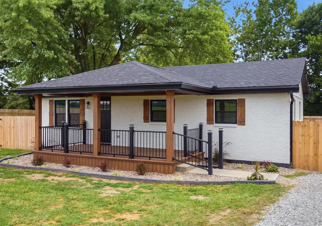 Photo 2 of Sale Pending at 650 Bedford Rd, Jeffersonville, KY 40337 | MLS# 26022185 | Listing updated on 2026-09-18