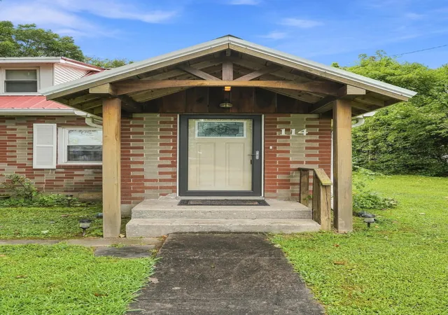 Photo 2 of Single family home for sale at 114 E Lion Dr, Salem, KY 42078 | MLS# 26022171 | Listing updated on 2026-08-26