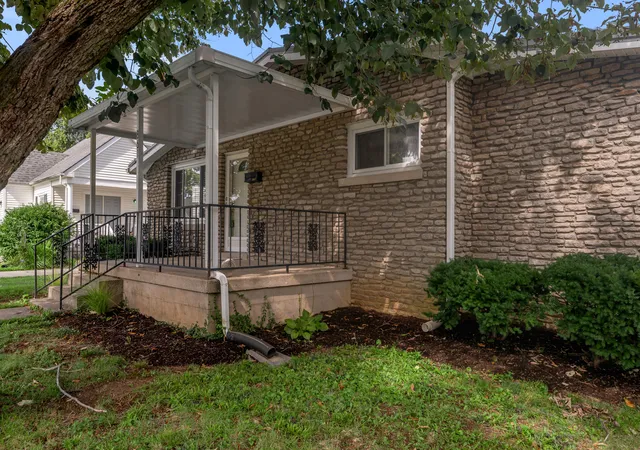 Photo 3 of Single family home for sale at 861 Chestnut Dr, Frankfort, KY 40601 | MLS# 26022196 | Listing updated on 2026-09-21