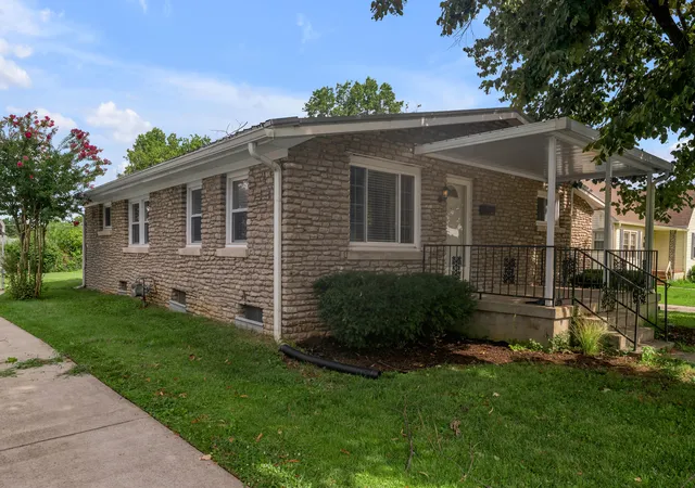 Photo 4 of Sale Pending at 861 Chestnut Dr, Frankfort, KY 40601 | MLS# 26022196 | Listing updated on 2026-10-07