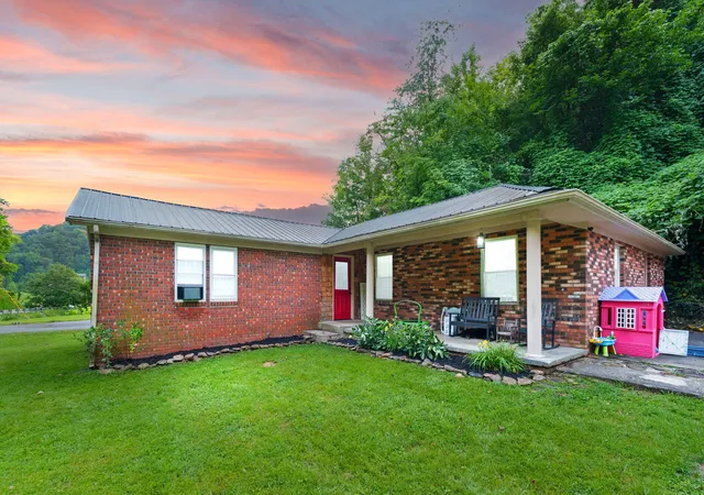 Photo 2 of Single family home for sale at 1540 Ky 1524, Manchester, KY 40962 | MLS# 26022191 | Listing updated on 2026-08-29