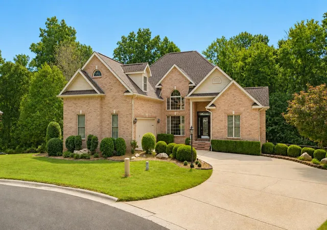 Photo 1 of Single family home for sale at 320 Cascade Dr, Paducah, KY 42003 | MLS# 26022487 | Listing updated on 2026-09-07