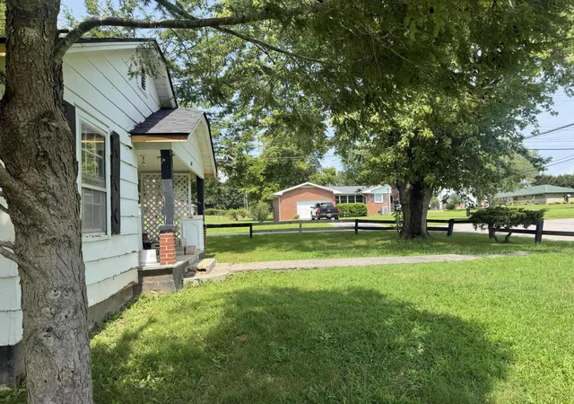 Photo 2 of Single family home for sale at 403 Ridgewood Ave, Monticello, KY 42633 | MLS# 26022210 | Listing updated on 2026-08-22