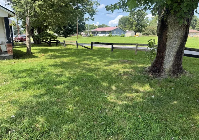Photo 4 of Single family home for sale at 403 Ridgewood Ave, Monticello, KY 42633 | MLS# 26022210 | Listing updated on 2026-08-22