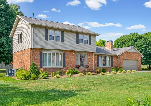 Photo 2 of Single family home for sale at 216 Par Pl, Hopkinsville, KY 42240 | MLS# 26022209 | Listing updated on 2026-08-15