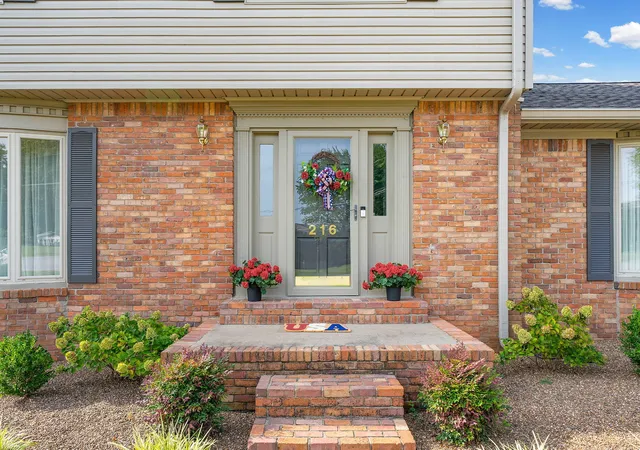 Photo 3 of Single family home for sale at 216 Par Pl, Hopkinsville, KY 42240 | MLS# 26022209 | Listing updated on 2026-08-15