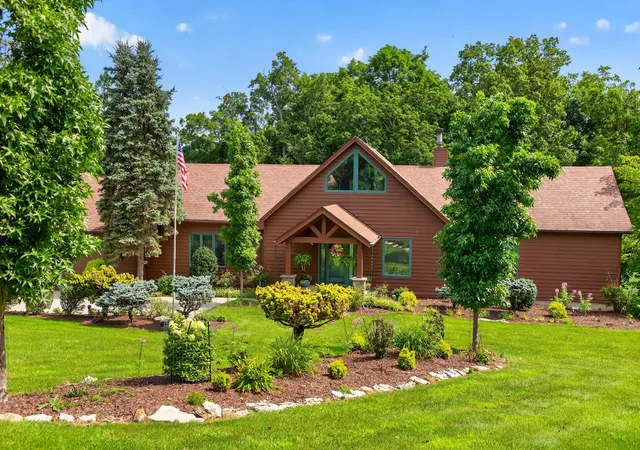 Photo 2 of Sale Pending at 1086 Donmar Dr, Lancaster, KY 40444 | MLS# 26022206 | Listing updated on 2026-08-18