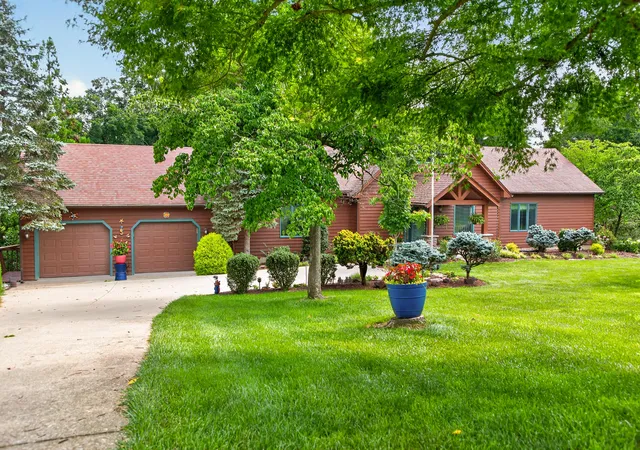 Photo 3 of Sale Pending at 1086 Donmar Dr, Lancaster, KY 40444 | MLS# 26022206 | Listing updated on 2026-08-18