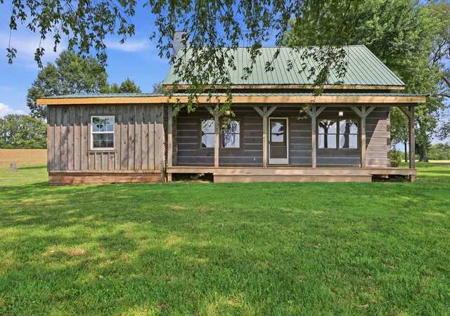 Photo 1 of Single family home for sale at 2590 Peacock Rd, Paris, KY 40361 | MLS# 26022226 | Listing updated on 2026-09-09