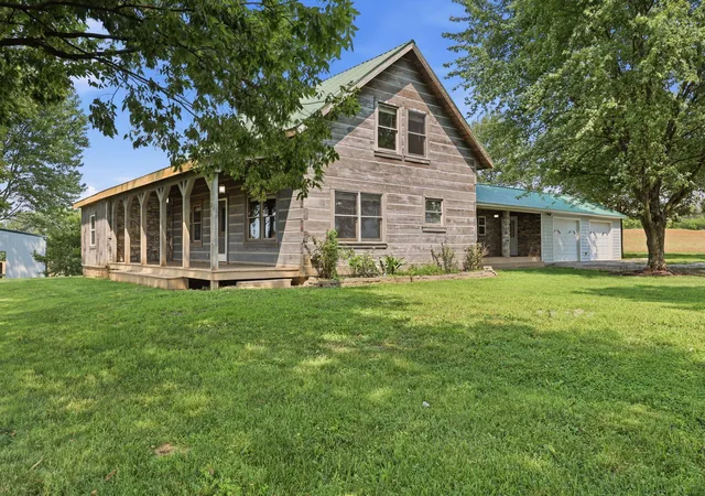 Photo 3 of Single family home for sale at 2590 Peacock Rd, Paris, KY 40361 | MLS# 26022226 | Listing updated on 2026-09-09