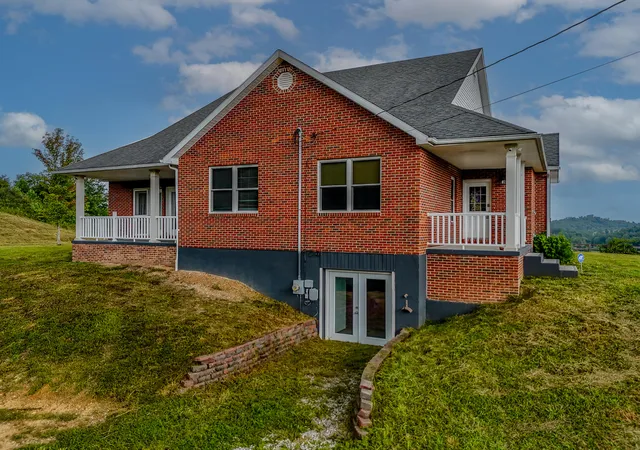 Photo 4 of Sale Pending at 198 Iwanna Loop, Ezel, KY 41425 | MLS# 26022824 | Listing updated on 2026-09-09