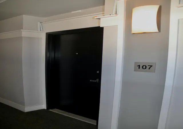 Listing Photo 4 - Condo for sale in building located at 220 Cedar St, Lexington, KY 40508 - Unit #107