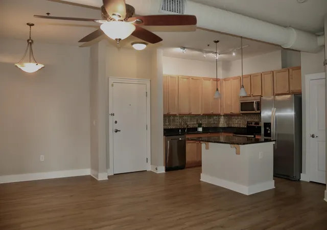 Listing Photo 5 - Condo for sale in building located at 220 Cedar St, Lexington, KY 40508 - Unit #107