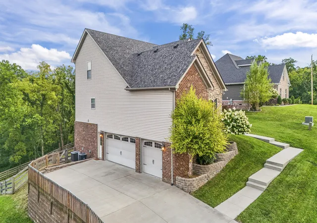 Photo 4 of Sale Pending at 102 Doe Ct, Georgetown, KY 40324 | MLS# 26022469 | Listing updated on 2026-10-13