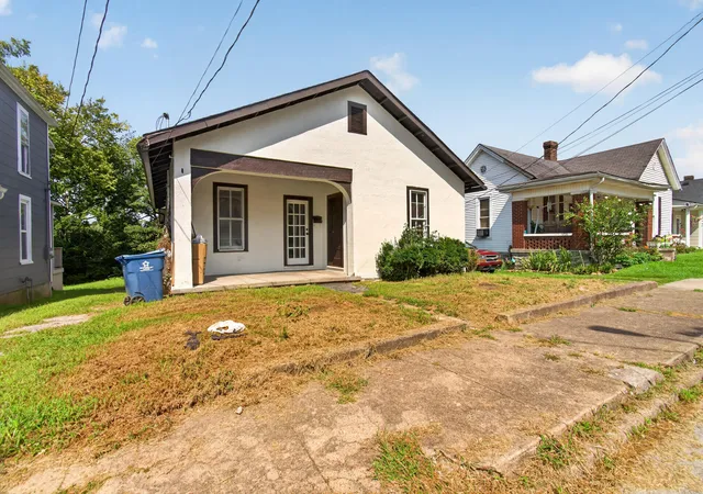 Photo 2 of Single family home for sale at 335 N 5th Street, Danville, KY 40422 | MLS# 26022238 | Listing updated on 2026-09-23
