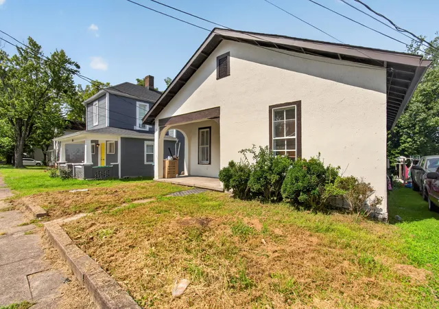 Photo 3 of Single family home for sale at 335 N 5th Street, Danville, KY 40422 | MLS# 26022238 | Listing updated on 2026-09-23