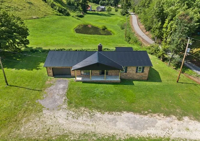 Photo 4 of Single family home for sale at 57 Hopson St, Prestonsburg, KY 41653 | MLS# 26022253 | Listing updated on 2026-09-17