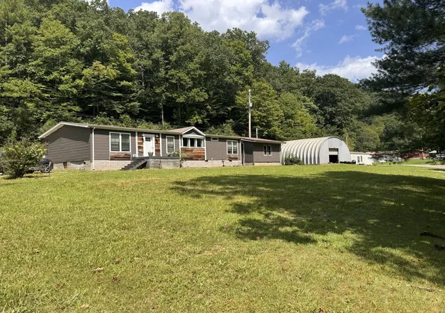 Photo 3 of Sale Pending at 209 Indian Crk Holw Rd, Whitesburg, KY 41858 | MLS# 26022270 | Listing updated on 2026-09-23