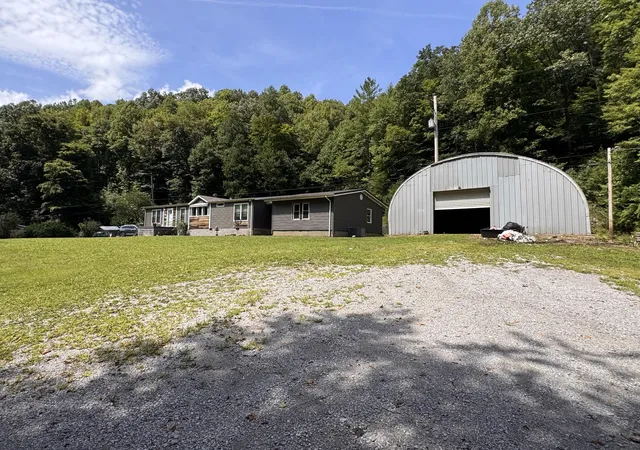 Photo 3 of Sale Pending at 209 Indian Crk Holw Rd, Whitesburg, KY 41858 | MLS# 26022270 | Listing updated on 2026-09-23