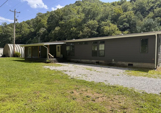 Photo 4 of Sale Pending at 209 Indian Crk Holw Rd, Whitesburg, KY 41858 | MLS# 26022270 | Listing updated on 2026-09-23