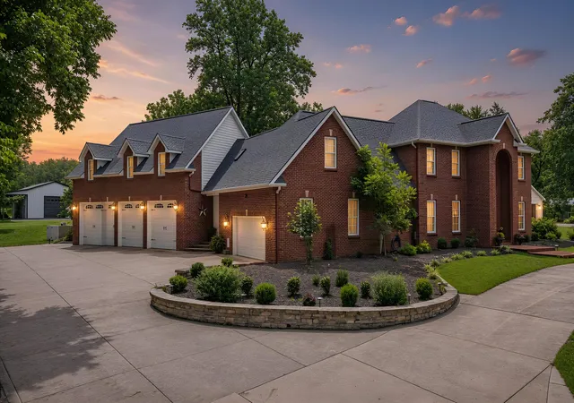 Photo 1 of Mansion for sale at 170 E Main St, Paris, KY 40361 | MLS# 26022319 | Listing updated on 2026-08-17