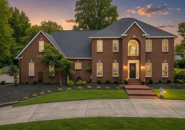 Photo 3 of Mansion for sale at 170 E Main St, Paris, KY 40361 | MLS# 26022319 | Listing updated on 2026-08-17