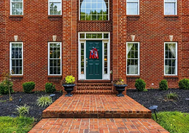 Photo 4 of Single family home for sale at 170 E Main St, Paris, KY 40361 | MLS# 26022319 | Listing updated on 2026-08-17