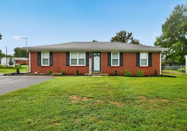 Photo 1 of Single family home for sale at 1381 Mackville Rd, Harrodsburg, KY 40330 | MLS# 26022394 | Listing updated on 2026-08-30