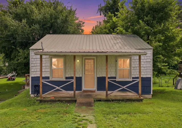 Photo 1 of Single family home for sale at 105 Turner Ave, Lancaster, KY 40444 | MLS# 26022422 | Listing updated on 2026-08-19