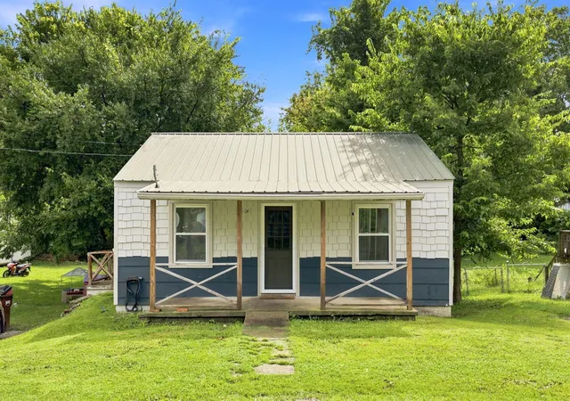 Photo 2 of Single family home for sale at 105 Turner Ave, Lancaster, KY 40444 | MLS# 26022422 | Listing updated on 2026-08-19