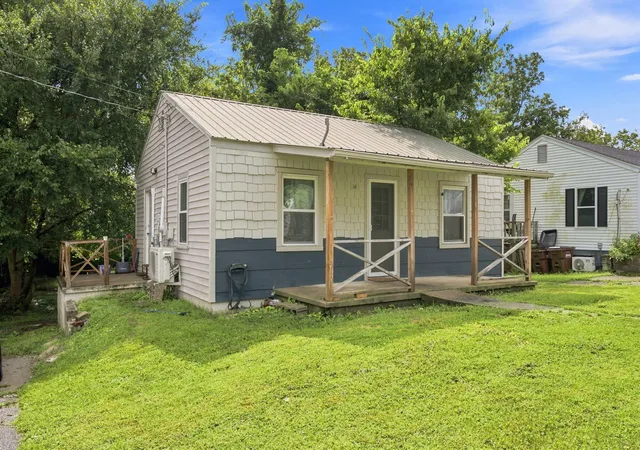 Photo 3 of Single family home for sale at 105 Turner Ave, Lancaster, KY 40444 | MLS# 26022422 | Listing updated on 2026-08-19