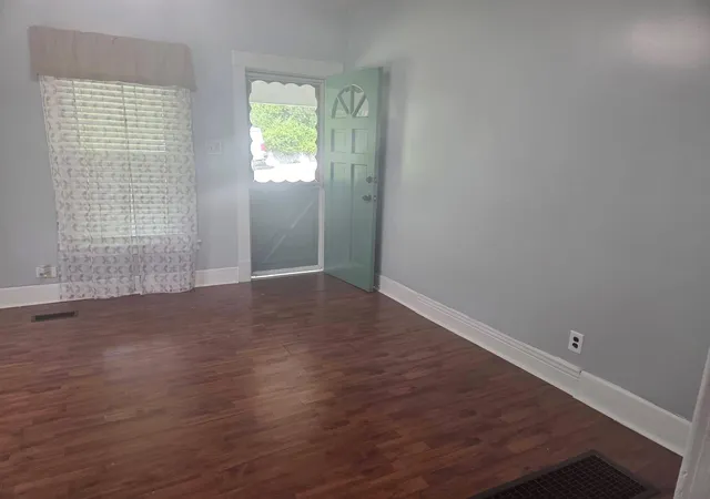 Photo 2 of Sale Pending at 805 Poplar St, Ravenna, KY 40472 | MLS# 26022277 | Listing updated on 2026-08-28