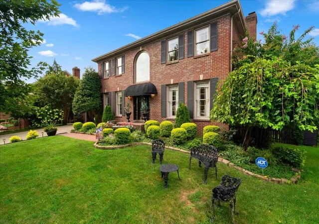 Photo 2 of Single family home for sale at 3442 Chestnut Hill Ln, Lexington, KY 40509 | MLS# 26022324 | Listing updated on 2026-10-16