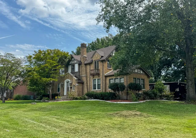 Photo 2 of Single family home for sale at 700 Backusburg Rd, Mayfield, KY 42066 | MLS# 26022371 | Listing updated on 2026-09-09