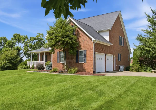 Photo 2 of Sale Pending at 119 Seahawk Trl, Midway, KY 40347 | MLS# 26022885 | Listing updated on 2026-09-21