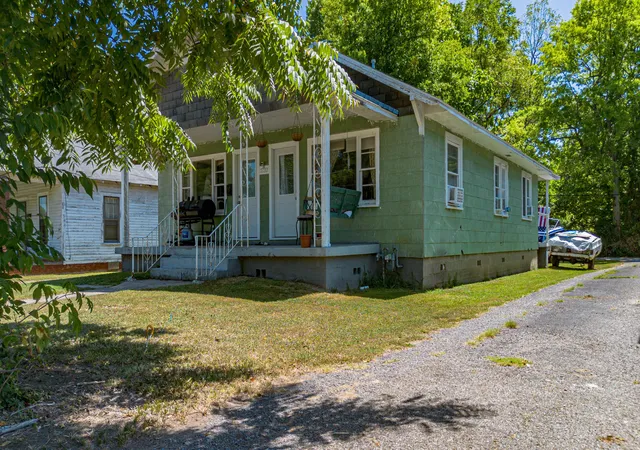 Photo 2 of Single family home for sale at 1732 Park Ave, Paducah, KY 42001 | MLS# 26023066 | Listing updated on 2026-09-03