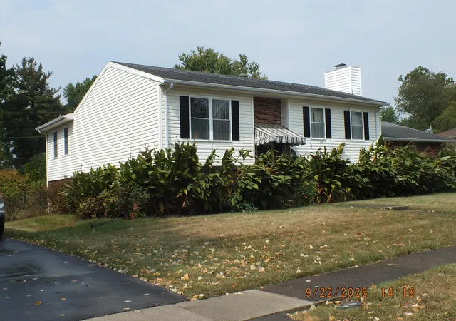 Photo 1 of Single family home for sale at 586 Buckingham Ln, Lexington, KY 40503 | MLS# 26022330 | Listing updated on 2026-09-09