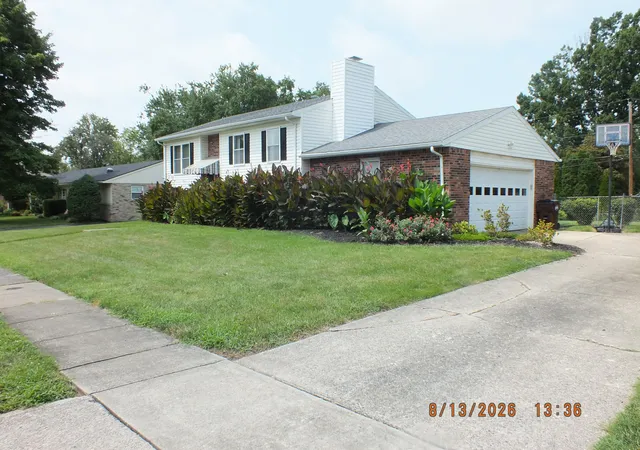 Photo 3 of Single family home for sale at 586 Buckingham Ln, Lexington, KY 40503 | MLS# 26022330 | Listing updated on 2026-09-09
