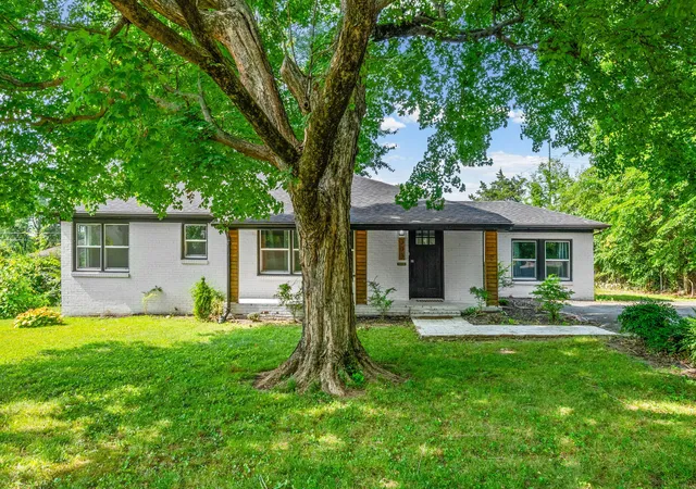 Photo 2 of Single family home for sale at 303 Jessie Ave, Hopkinsville, KY 42240 | MLS# 26022313 | Listing updated on 2026-08-17