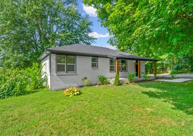 Photo 3 of Single family home for sale at 303 Jessie Ave, Hopkinsville, KY 42240 | MLS# 26022313 | Listing updated on 2026-08-17