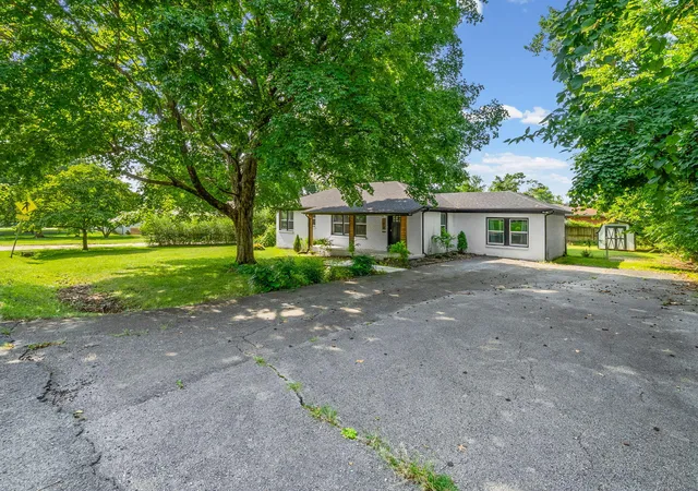 Photo 4 of Single family home for sale at 303 Jessie Ave, Hopkinsville, KY 42240 | MLS# 26022313 | Listing updated on 2026-08-17