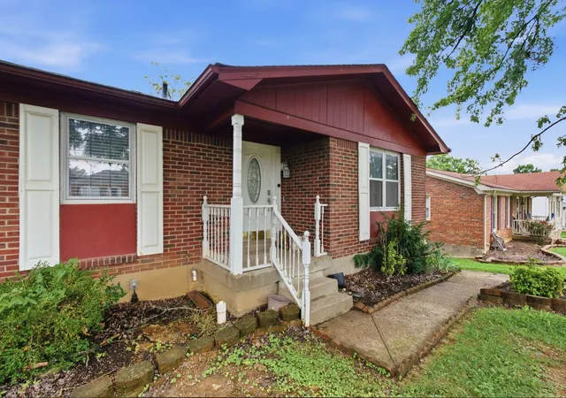 Photo 4 of Single family home for sale at 9906 Chapel Hl Rd, Louisville, KY 40229 | MLS# 26022504 | Listing updated on 2026-09-14