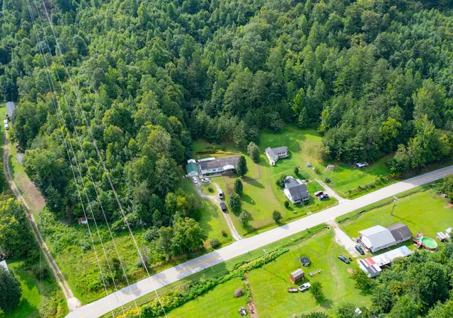 Photo 3 of Single family home for sale at 4718 Ky 1809, Barbourville, KY 40906 | MLS# 26022402 | Listing updated on 2026-09-05