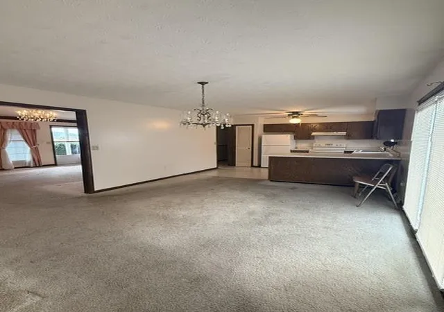Photo 3 of Sale Pending at 101 Southern Blvd, Somerset, KY 42501 | MLS# 26022327 | Listing updated on 2026-09-19