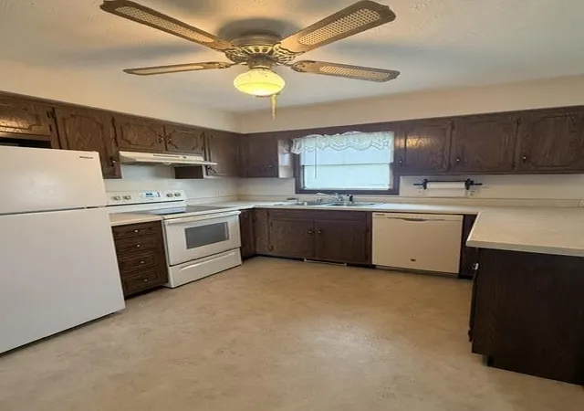 Photo 3 of Sale Pending at 101 Southern Blvd, Somerset, KY 42501 | MLS# 26022327 | Listing updated on 2026-09-19