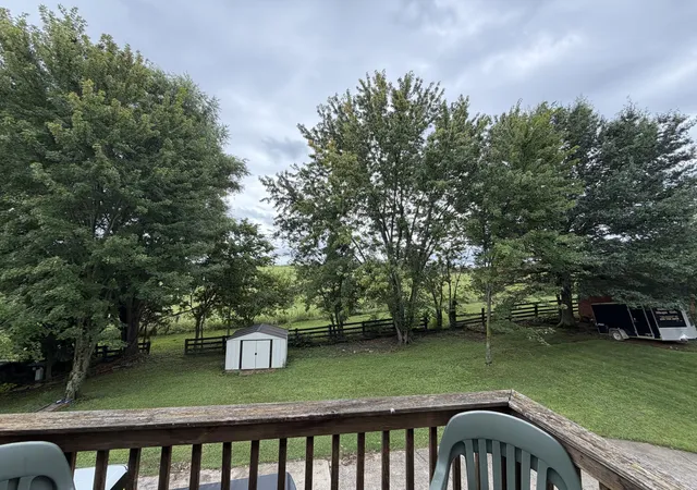 Photo 3 of Single family home for sale at 127 Bay Hl Dr, Winchester, KY 40391 | MLS# 26022409 | Listing updated on 2026-08-19