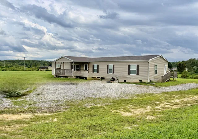 Photo 3 of Single family home for sale at 935 Stoney Frk Rd, Corbin, KY 40701 | MLS# 26022596 | Listing updated on 2026-10-08