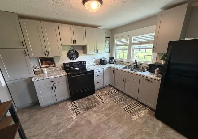 Photo 3 of Sale Pending at 5783 Us 421, Mc Kee, KY 40447 | MLS# 26022484 | Listing updated on 2026-09-23