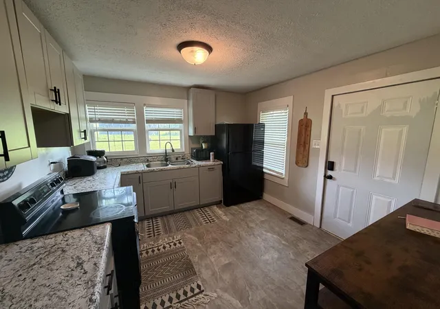 Photo 3 of Sale Pending at 5783 Us 421, Mc Kee, KY 40447 | MLS# 26022484 | Listing updated on 2026-09-23