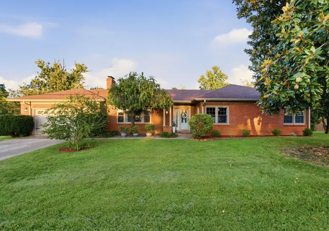 Photo 1 of Single family home for sale at 113 Longview Dr, Richmond, KY 40475 | MLS# 26022458 | Listing updated on 2026-10-09